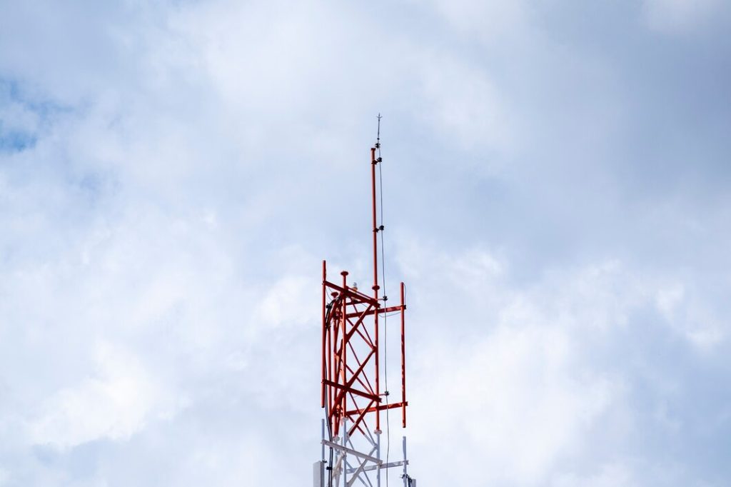 what is guyed tower
